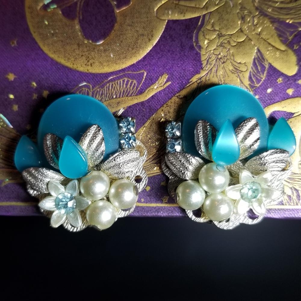 Vintage earrings moonglow thermoset clip blue green pearl rhinestones